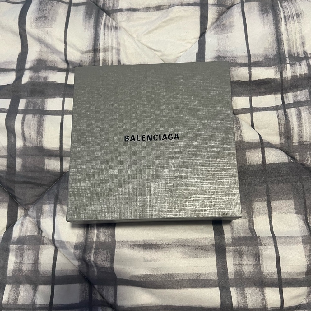Balenciaga empty belt box for size